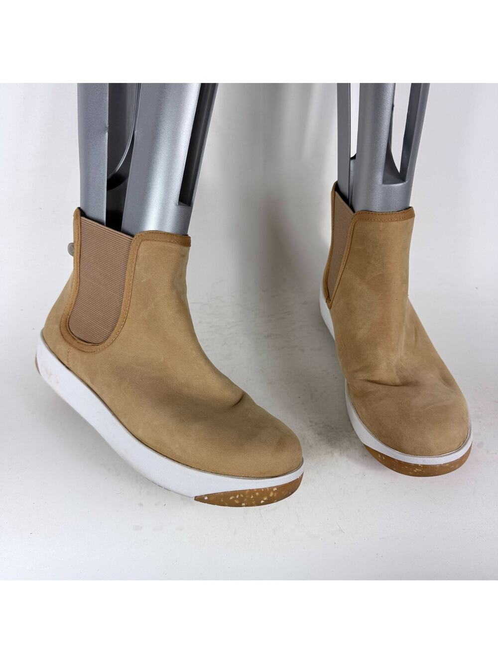 Bogs Kicker Chelsea Boots Women's 9.5 Tan Leather Round Toe Ankle Waterproof